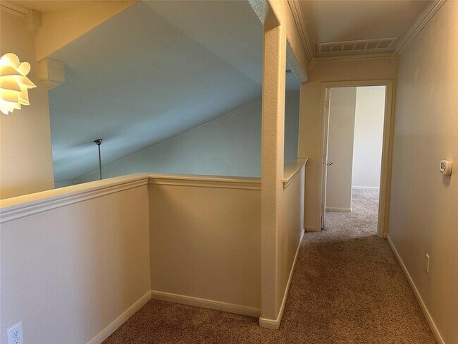 Building Photo - 201 N Hunting Lodge Ln