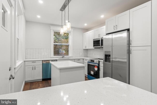 Building Photo - 507 W Abbottsford Ave