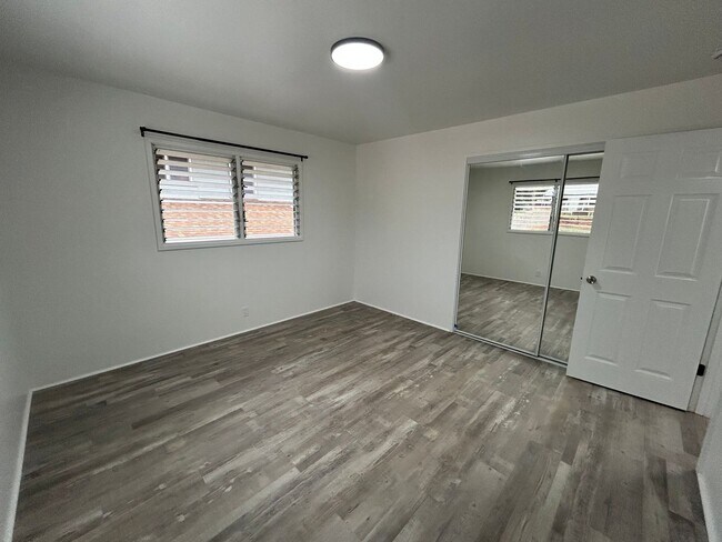 Building Photo - 2601