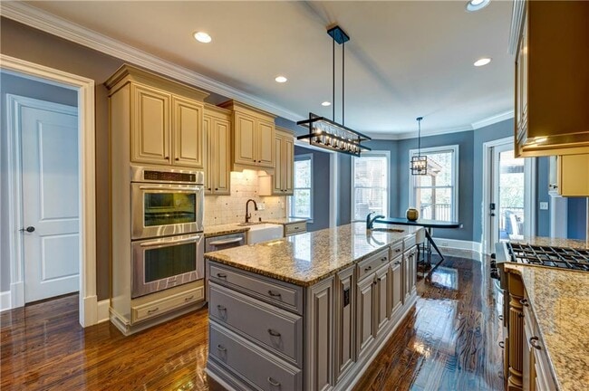 Building Photo - 1049 Highland Village Trail