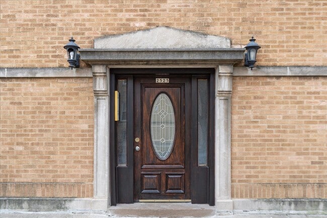 Building Photo - 2525 W Ardmore Ave