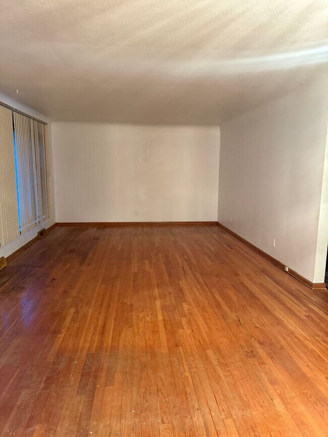 Building Photo - 3bd Ranch Euclid Cash Pay