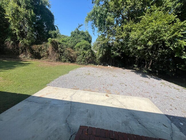Building Photo - 1813 Battleground Dr