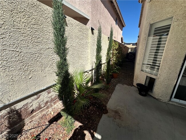 Building Photo - 8305 Bermuda Beach Dr