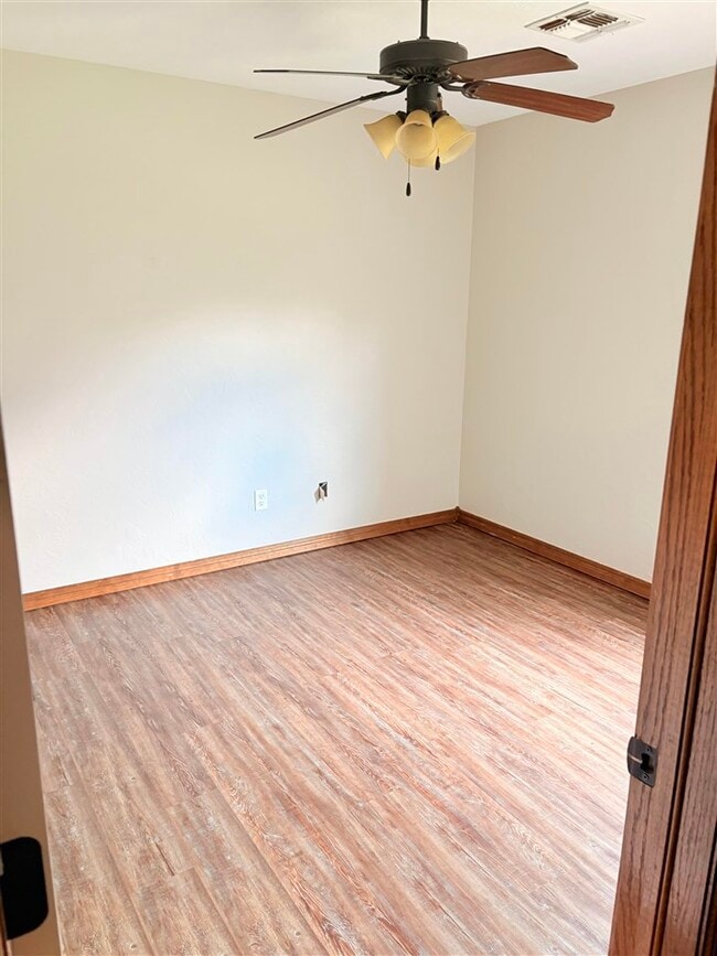 Building Photo - 1209 Alma Dr