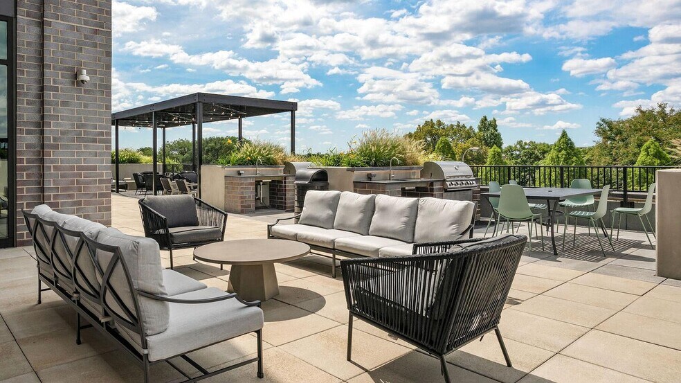 Building Photo - 2480-2522-2522 N Milwaukee Ave