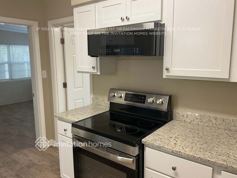 Building Photo - 3721 Lawson Dr