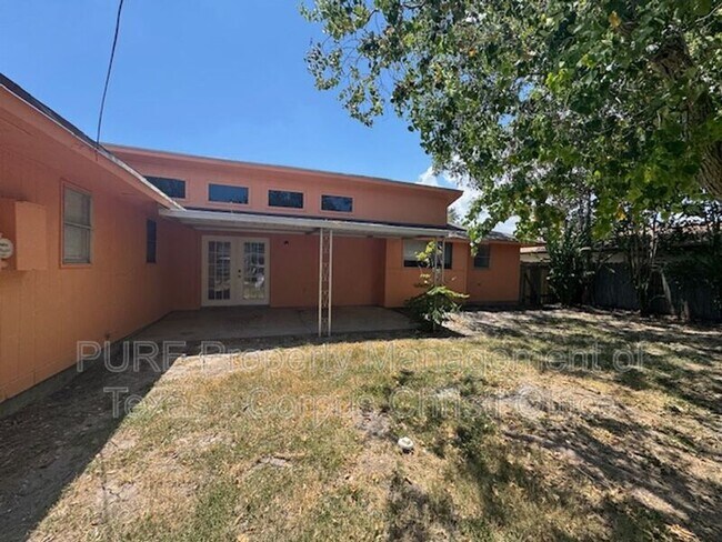 Building Photo - 4622 Newbury Ln