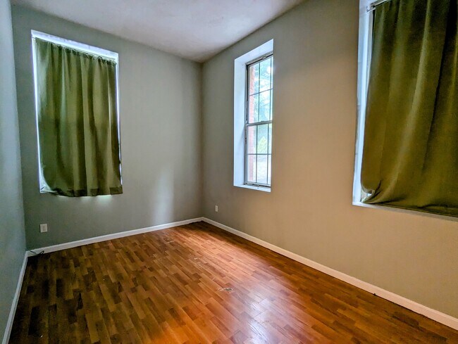 Building Photo - 926 Southbridge St