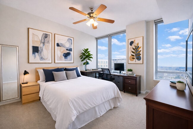 Building Photo - 565 W Quincy St