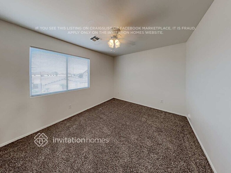 Building Photo - 3722 E Meadowview Dr