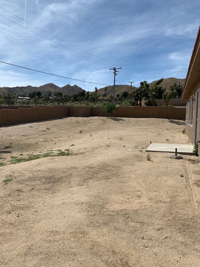Building Photo - AVAILABLE NOW $200 off First Month Rent
