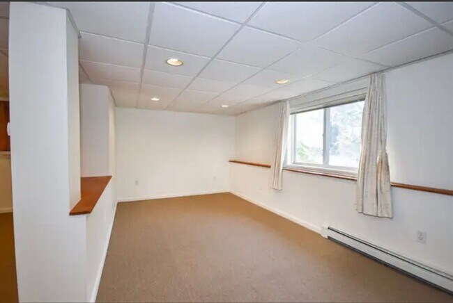 Building Photo - 36 Toftree Ln
