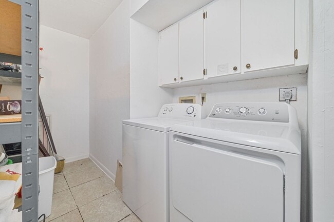 Building Photo - Beautiful Condo in South Naples