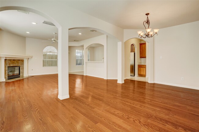 Building Photo - 7630 N Linpar Ct