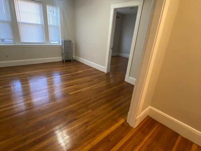 Building Photo - 81 Whiting St