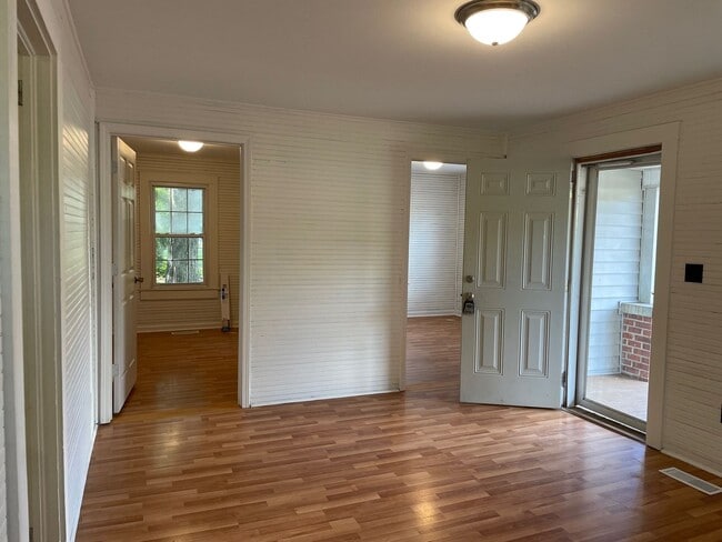 Building Photo - 2 BED, 1 BATH HOME LOCATED IN ASHEBORO OFF...