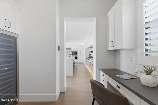 Building Photo - 8900 E Sands Dr