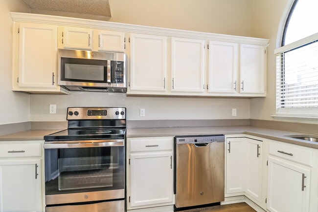 Building Photo - 1221 Settlers Way