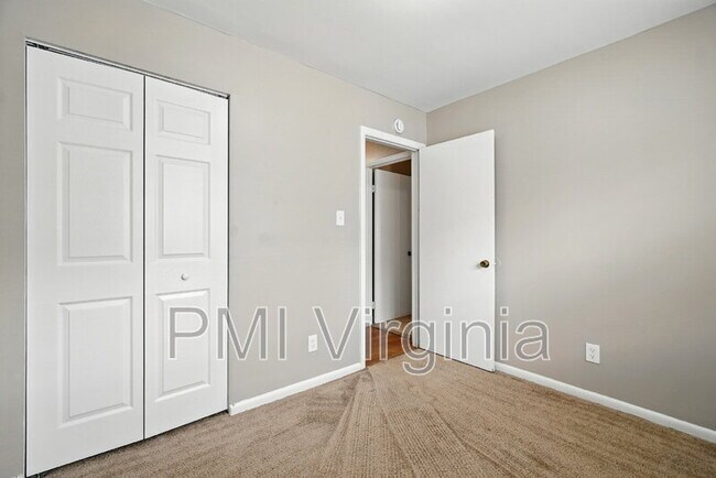 Building Photo - 1076 Dubose Dr