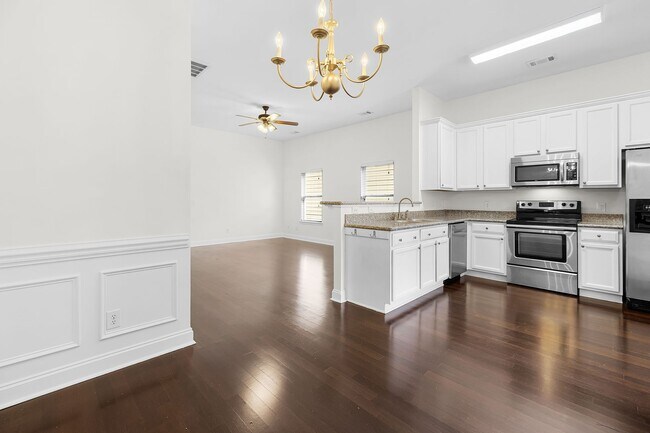 Building Photo - Port Wentworth Cottage