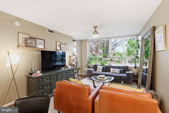 Building Photo - 350 G St SW