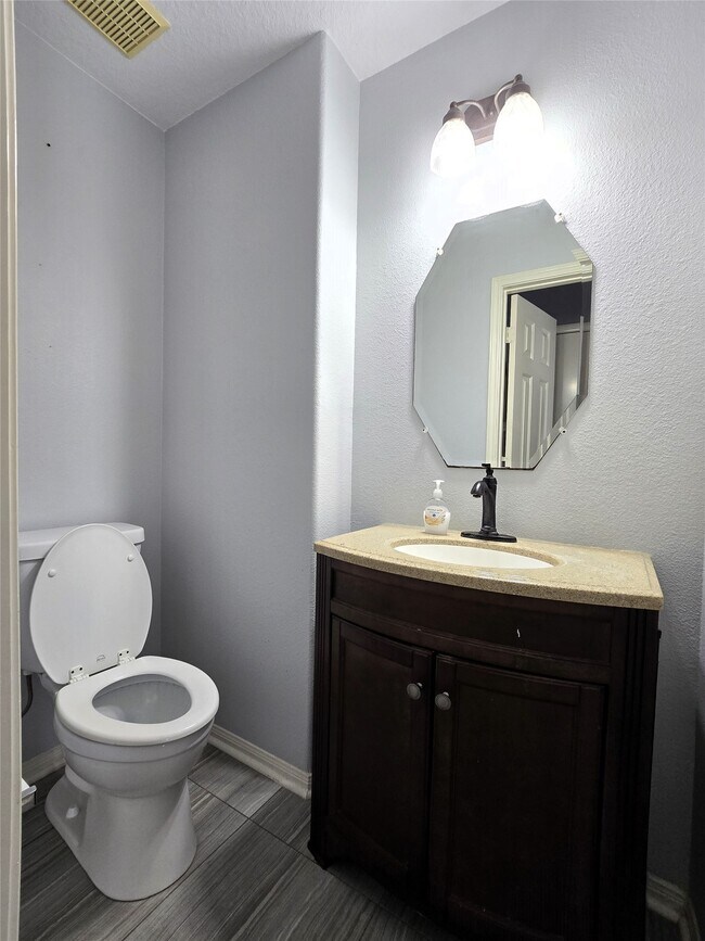 Building Photo - 4911 Russett Ln