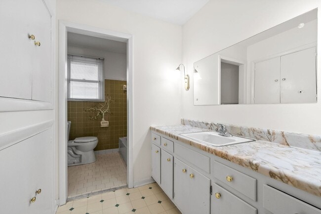 Building Photo - 3 Bedroom Pet Friendly Home For Rent With Finished Basement!