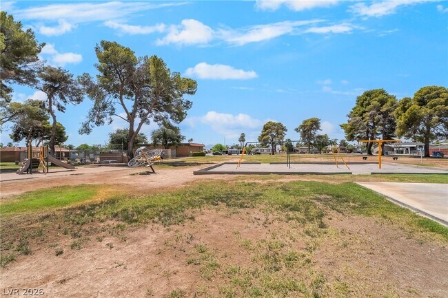 Building Photo - 5402 Tahoe Dr