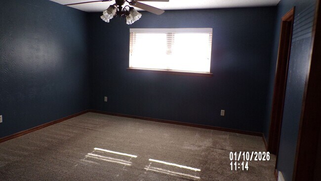 Building Photo - Fantasic Country Club West Home  1/2 OFF FIRST FULL MONTH'S RENT