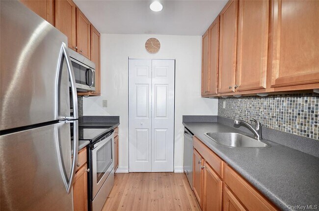 Building Photo - 99 Richmond Blvd