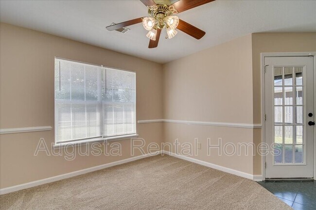 Building Photo - 207 Taylor Cir