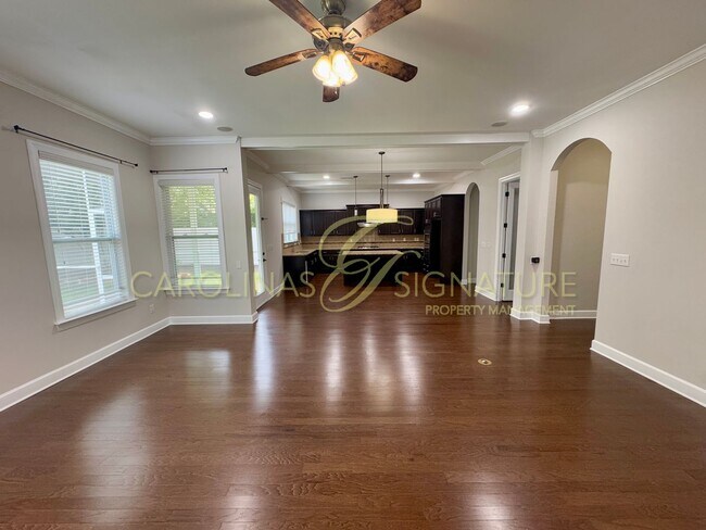 Building Photo - Move-In Ready Family Home. Prime Location, Updated Features