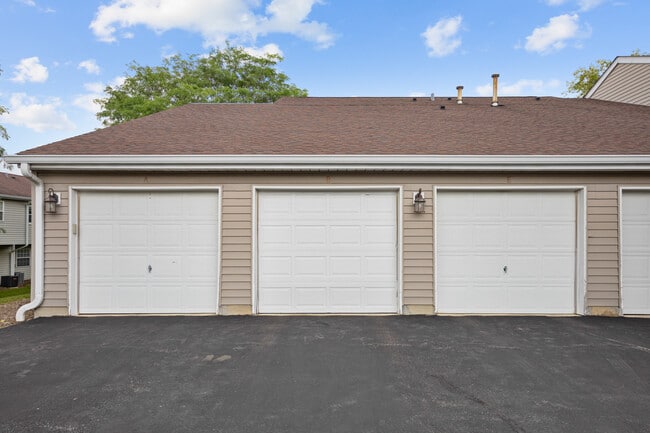 Building Photo - 546 E Shag Bark Ln