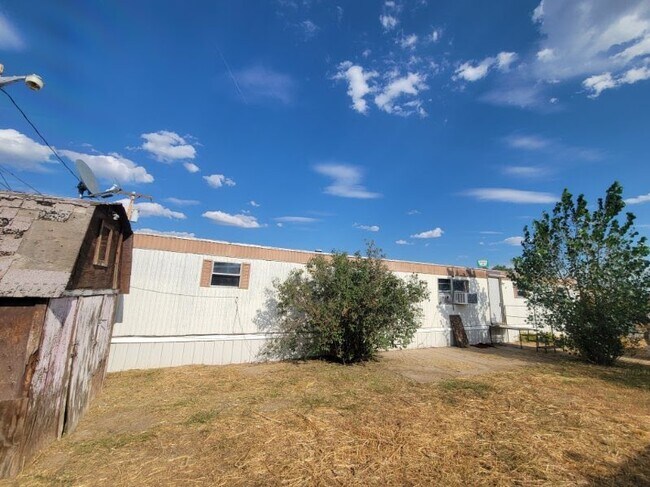 Building Photo - 27 Babur St