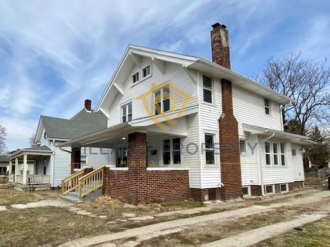 Building Photo - Close to Downtown Indy, Crown Hill, 4 Bedroom, 2 Bathroom House Available NOW!