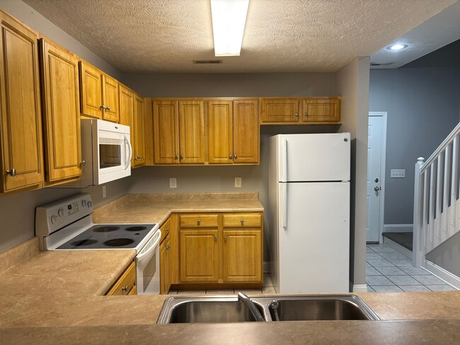 Building Photo - Coastal Duplex for Rent – Less Than One Mi...