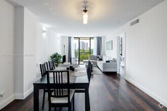 Building Photo - 3401 N Country Club Dr