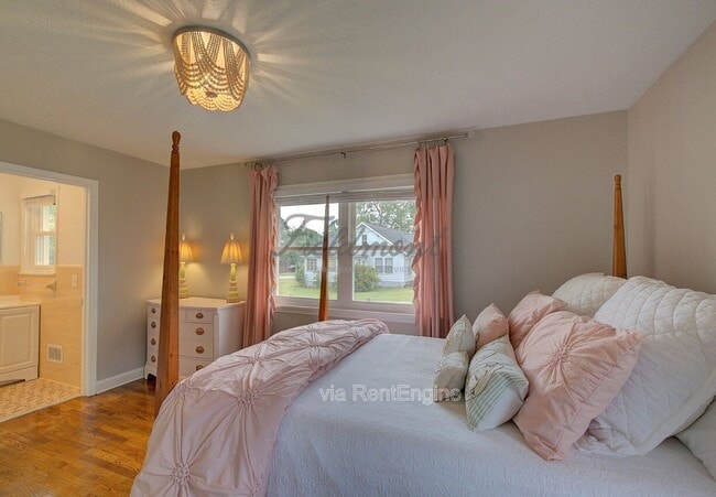 Building Photo - 301 Bannister St