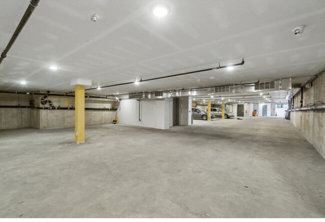 Building Photo - 1528-30 W Girard Ave