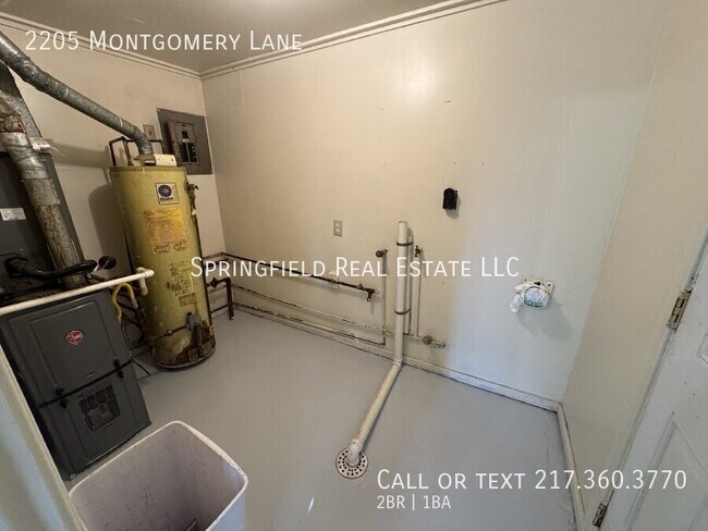 Building Photo - 2205 Montgomery Ln