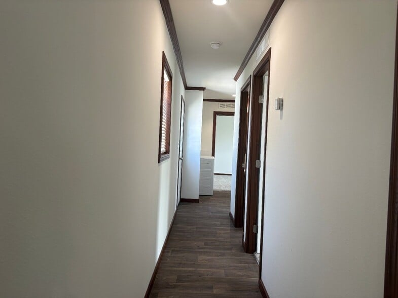 Building Photo - 2431 Four Seasons Dr