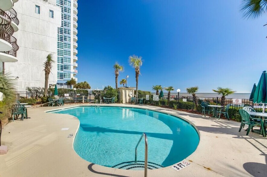 Building Photo - 2500 N Ocean Blvd