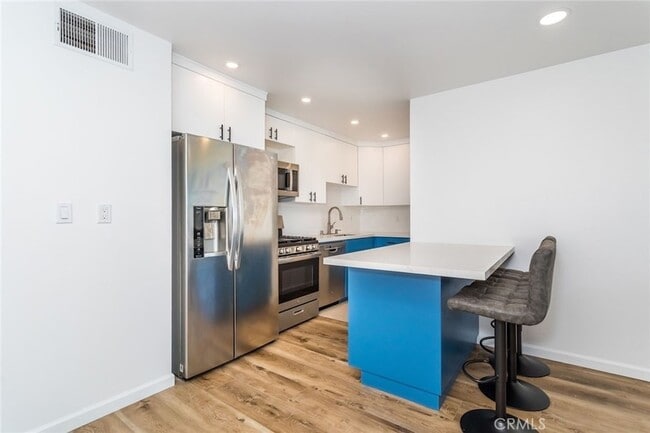 Building Photo - 645 Sunfish Way