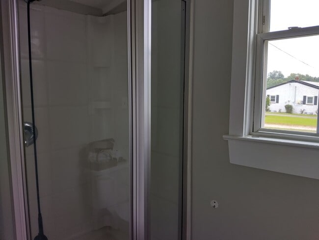 Building Photo - Adorable farmhouse ready for new long term tenants!  Available Now