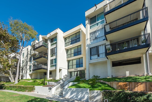 Building Photo - 1340 S Beverly Glen Blvd