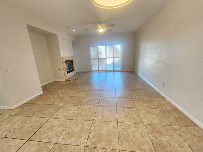 Building Photo - 4 bedroom townhome offers modern comfort i...