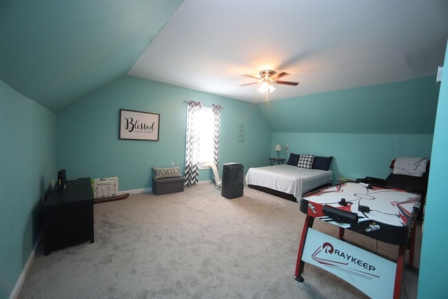 Building Photo - 709 Lone Pine Loop