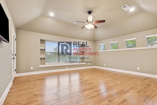 Building Photo - 113 Maral Ln