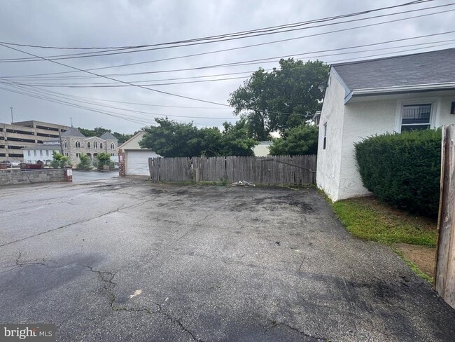 Building Photo - 1321 DeKalb St